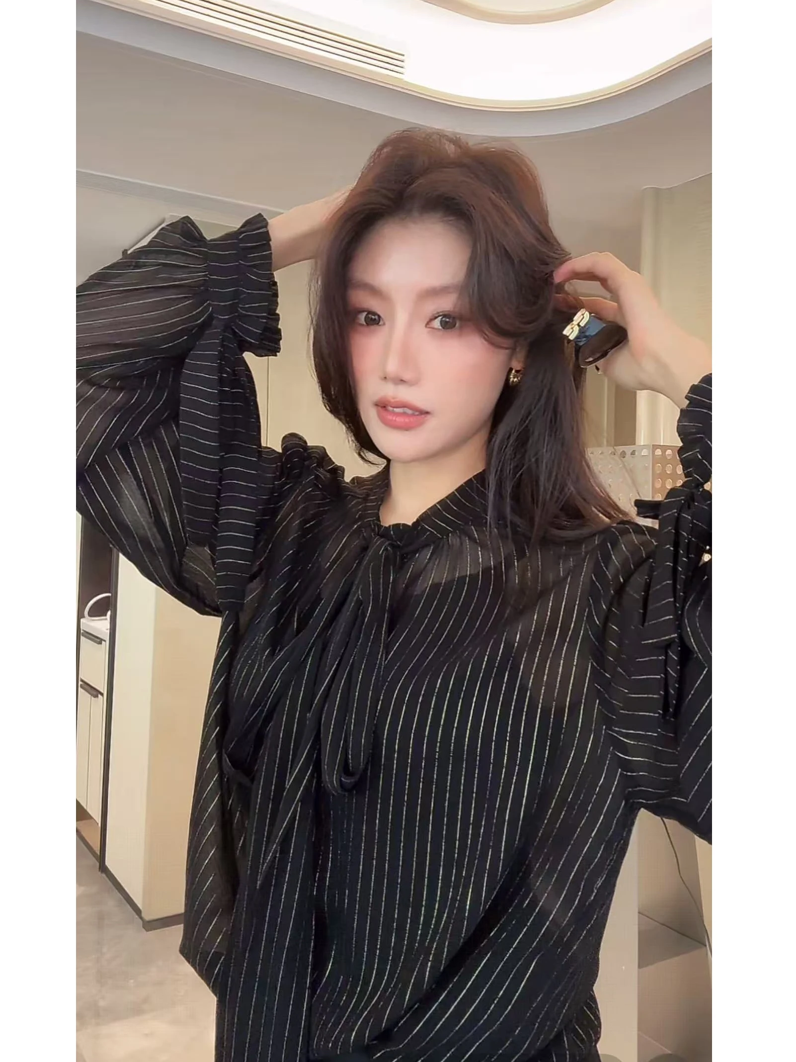 

Dragon Xier Light Maturi Design V-ne Sa Golden Stripe Women's irt Sve Knot Commute Top ALONESAVOR A2ESL67