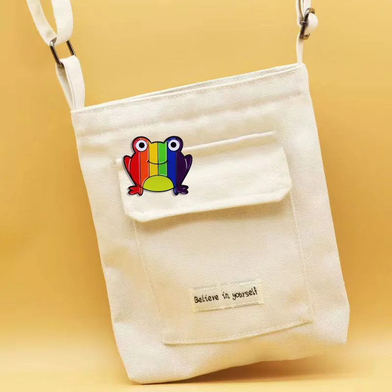 الكرتون قوس قزح فخر الضفدع المينا دبوس شارة مثلي الجنس لطيف الحيوان بروش زوجين ظهره دبوس موضة الملابس حقيبة الملحقات