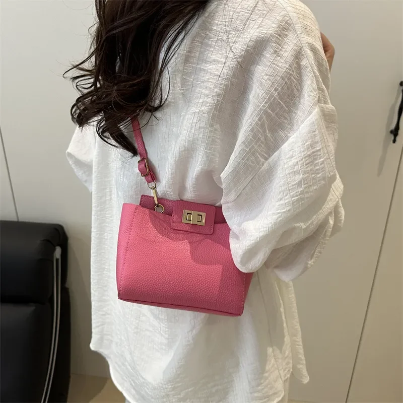 Shoulder Bag Women 2025 New European American Fashion Texture Large Capacity Simple Handbag Messenger Bag For Work Commuter view 4