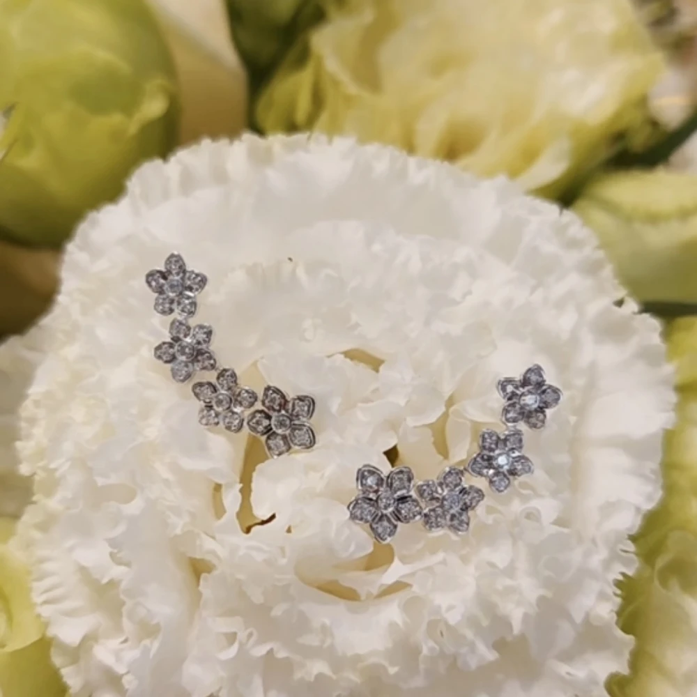 

Серьги с четырьмя цветами, стерлинговое серебро S925, инкрустированный цирконом, удобные маленькие изысканные высококачественные подарки на день рождения