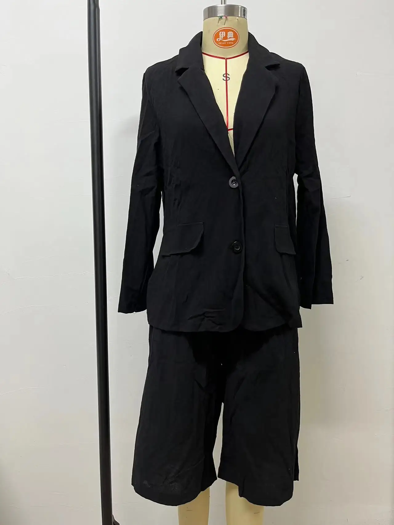 Conjunto de Chaqueta corta y pantalones cortos para mujer, traje de un solo pecho, botones holgados para oficina, Color sólido, 1 Juego