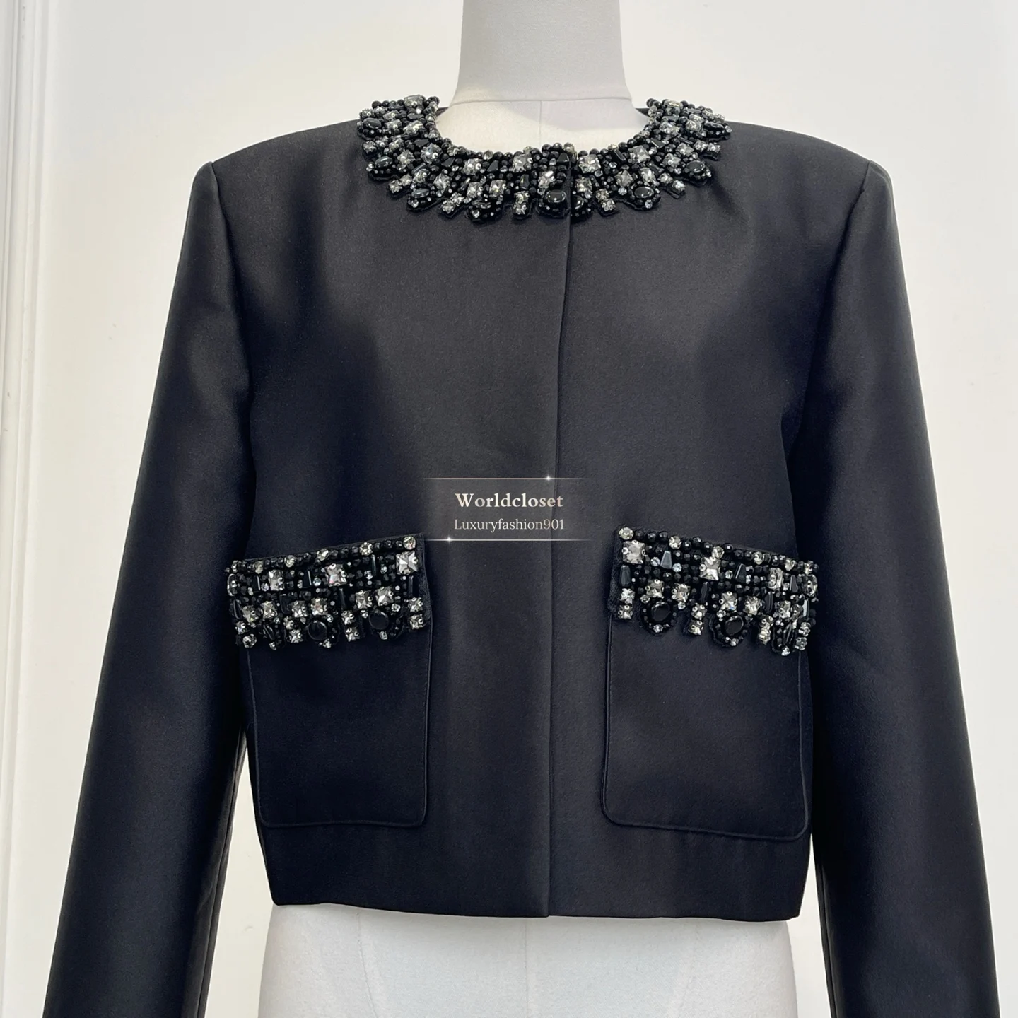 

2026 High Quality Black Satin Cropped Blazer with Crystal Beaded Collar and Pocket Trim Women Jacket Tops