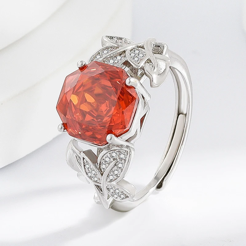 This 925 Pure Silver Millennium Rose-Cut Ring for Ladies Is Set with Diamonds. It Is a Fashionable and Elegant Piece of Jewelry.