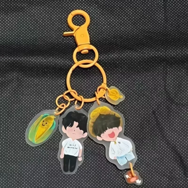 

Новейшая акриловая подвеска-брелок и подвеска-школьный портфель от «Reverse Love» — идеальные подарки для друзей Tian Xuning, Ziyu.