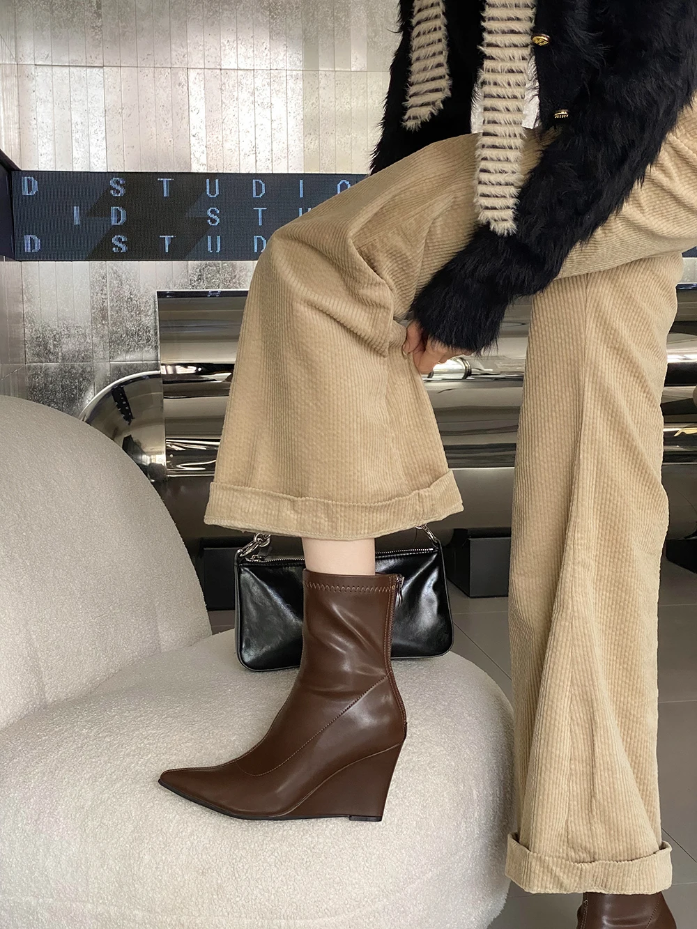 Pointed Toe Women Ankle Boots Wedge High Heels Back Zipper Winter Chelsea Botas Short Bootie Wine Red/Black/Brown Fashion Pumps