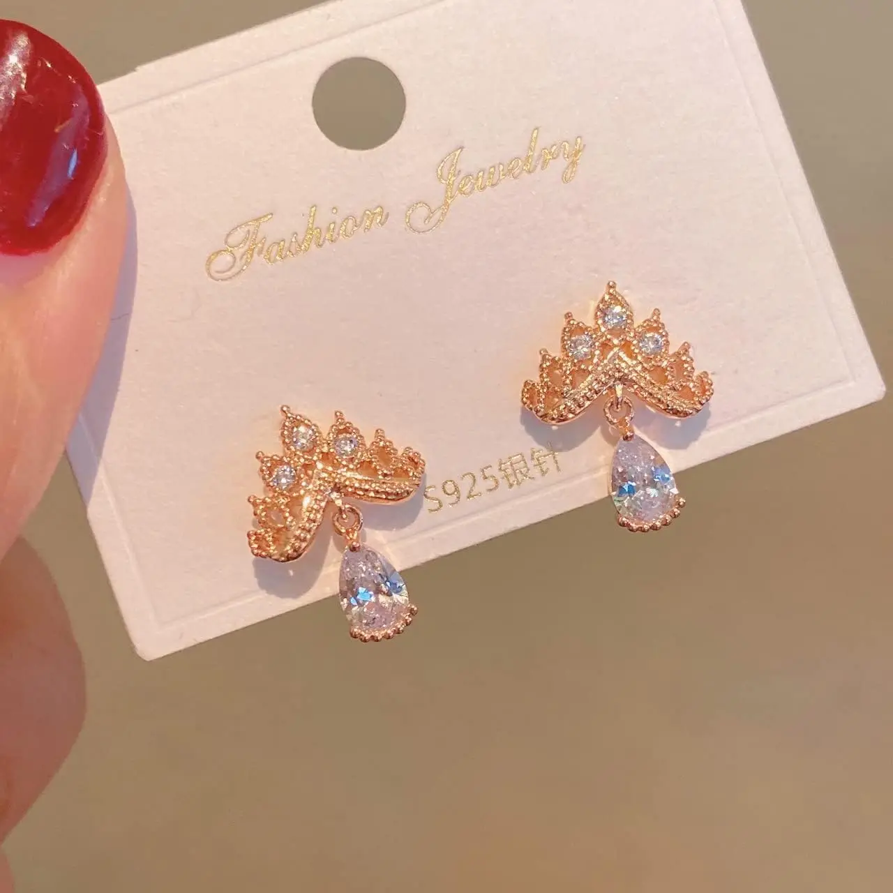 

Rose gold stud earrings, new fashion crown earrings, Korean personality simple earrings with silver posts