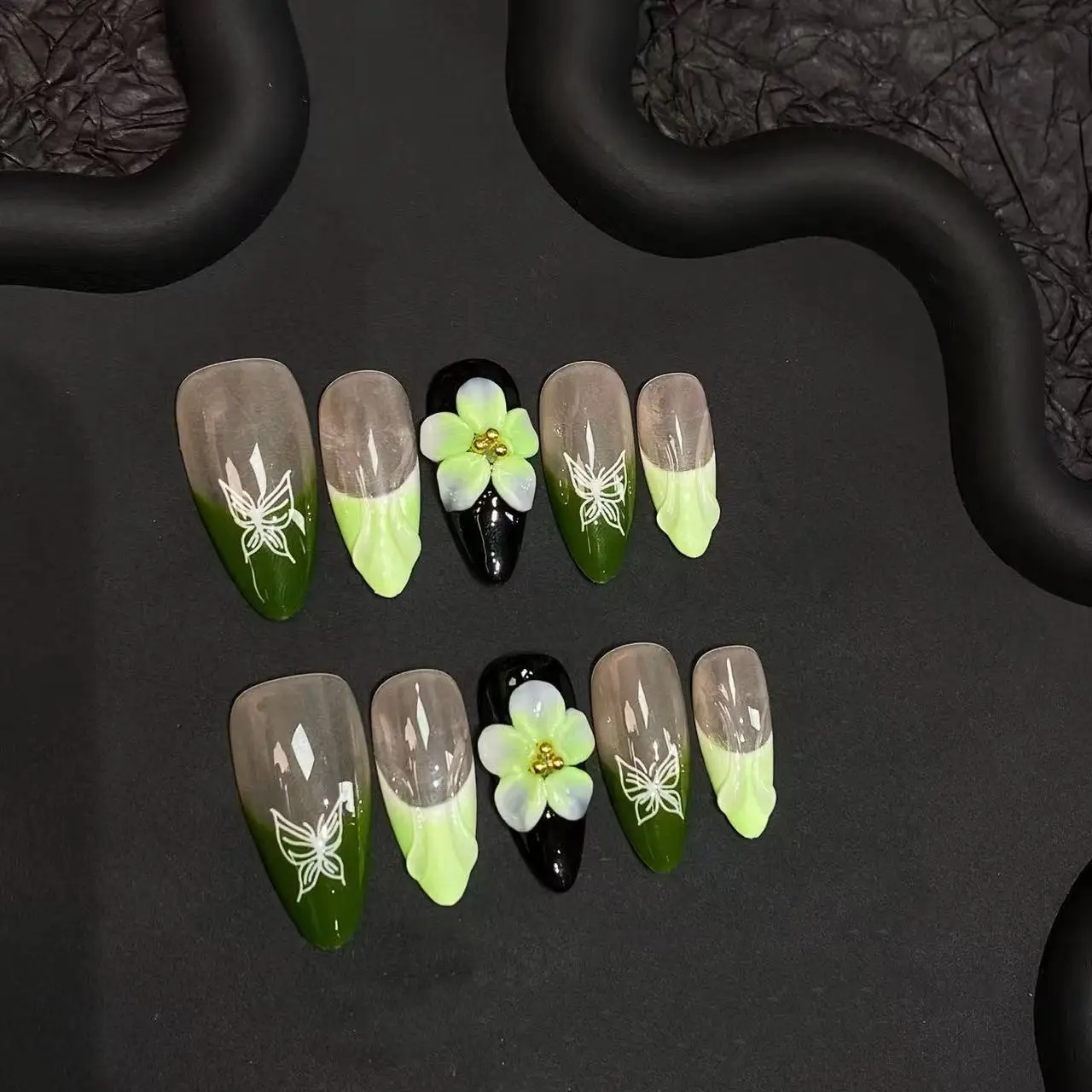 10 Buah Kuku Tekan Almond Biru Buatan Tangan dengan Desain Bunga Ukiran Tangan Kuku Palsu Dapat Dipakai Kembali Kuku Palsu Perancis Ins