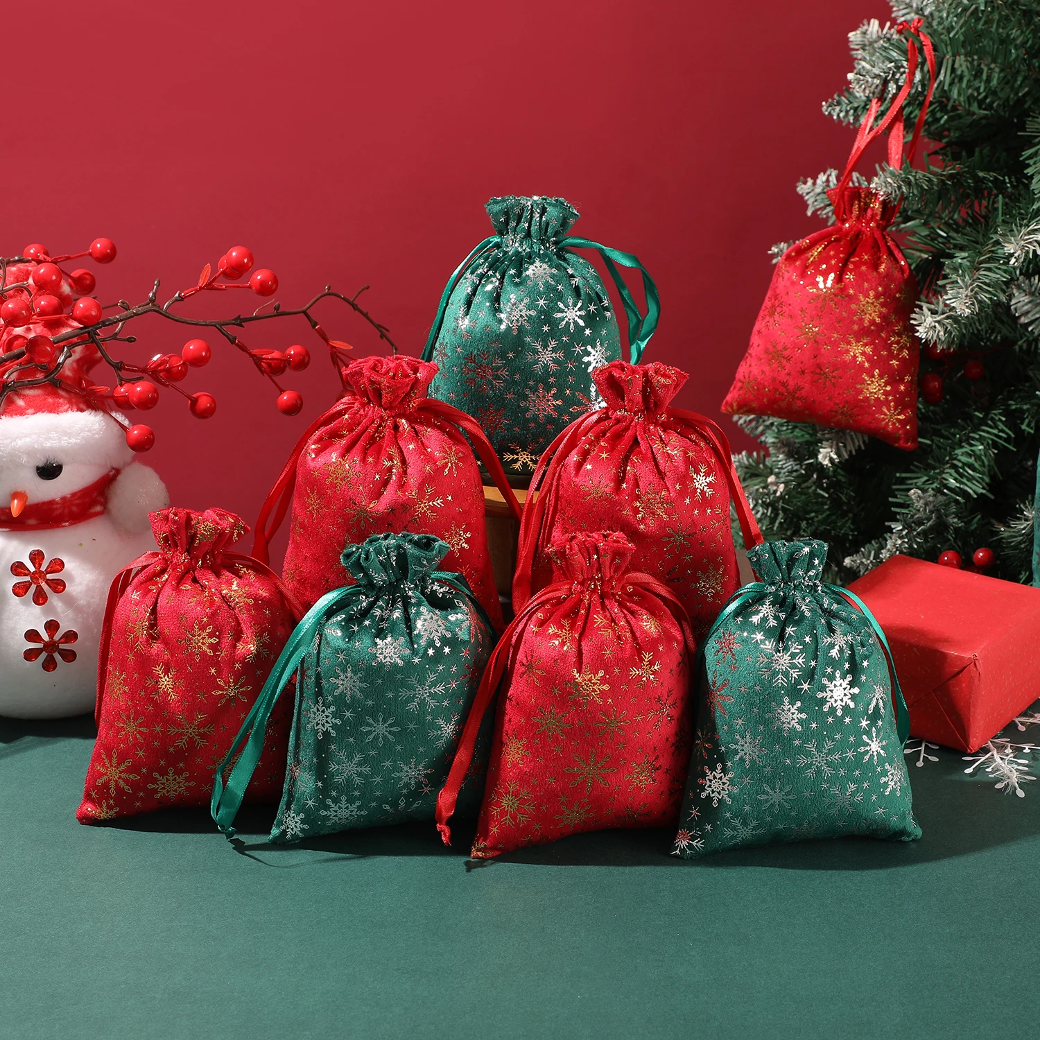 13x18cm 24pcs Christmas Decoration Drawstring Velvet Bags Set Gilded Velvet Snowflake Pouches Xmas Kids Gift Packaging Bolsa