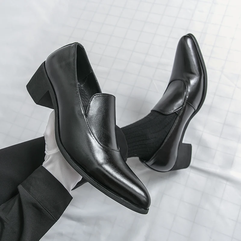 

Мужские кожаные туфли с мячом. Классические и винтажные туфли в джентльменском стиле. Для отдыха и вечеринок. Повседневные туфли на толстой подошве, увеличивающие рост. Черные.