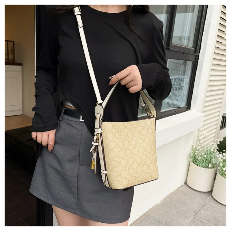 

Luxury Women's Handbag Leather By Famous Designer Crossbody-Bag Style Elegant For Daily Commute Comfort