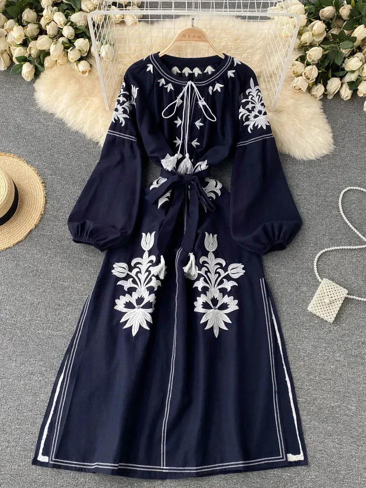 New Spring Autumn Women\'s Embroidered Dress V-neck Tie Split Retro Indie Folk Style Holiday Beach Long Dress Women GD679