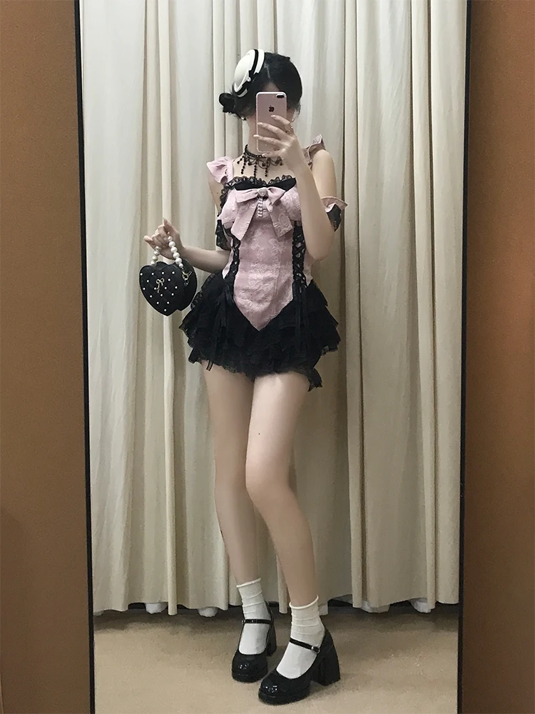 ชุดเซ็ตสองชิ้น เสื้อท่อนบนผ้าลูกไม้ซีทรูแต่งขอบลูกไม้ พร้อมกระโปรงบานผ้าลูกไม้  แฟชั่นฤดูร้อน 2025 สไตล์เซ็กซี่บริสุทธิ์