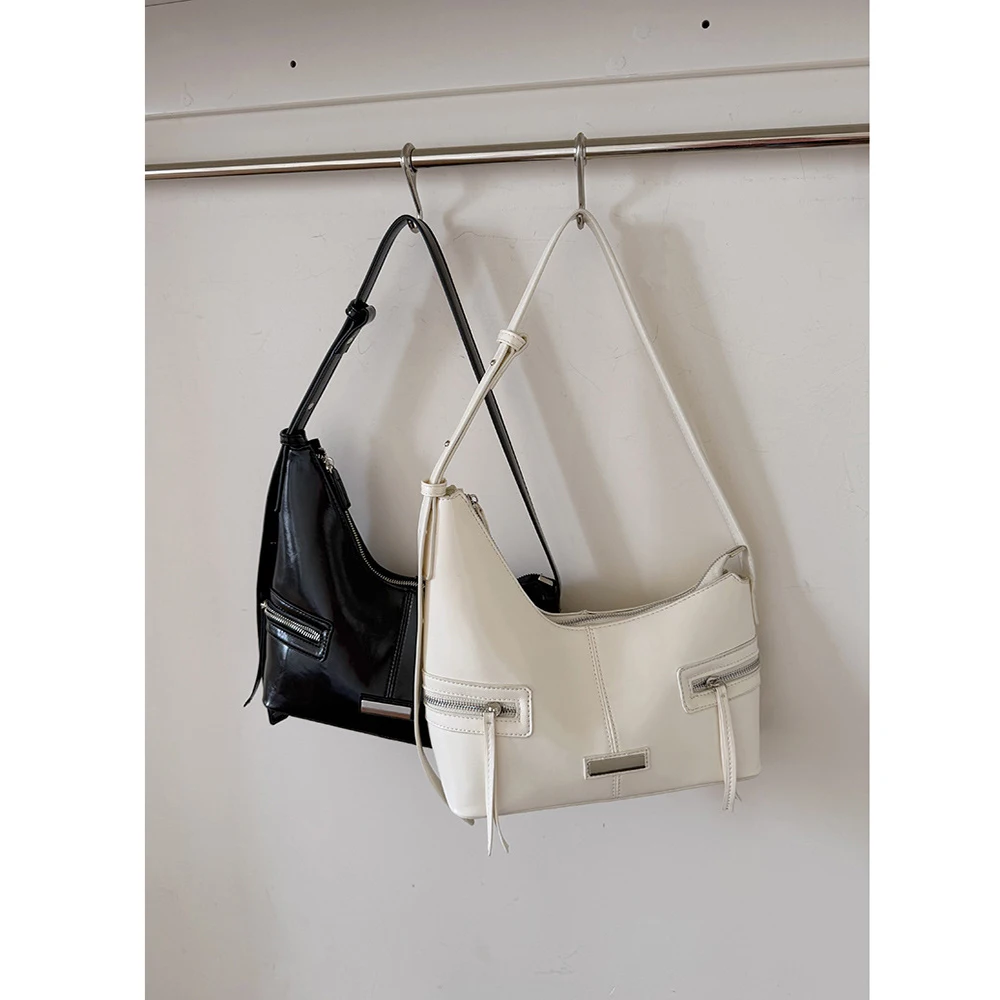 

Large Capacity Women's Casual Shoulder Bag Summer Commuter Versatile Underarm Office Commuting Unique Design Handbag