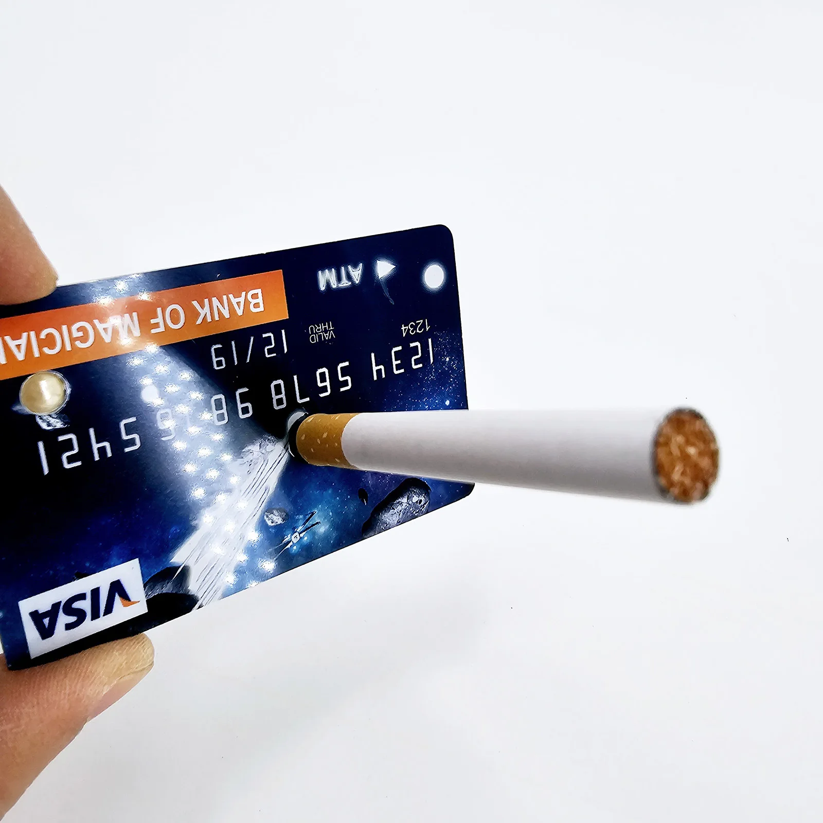 Carte di credito Sigarette galleggianti Trucchi magici Sospendere carte di credito Primo piano Oggetti di scena Illusione professionale Spettacoli per adulti