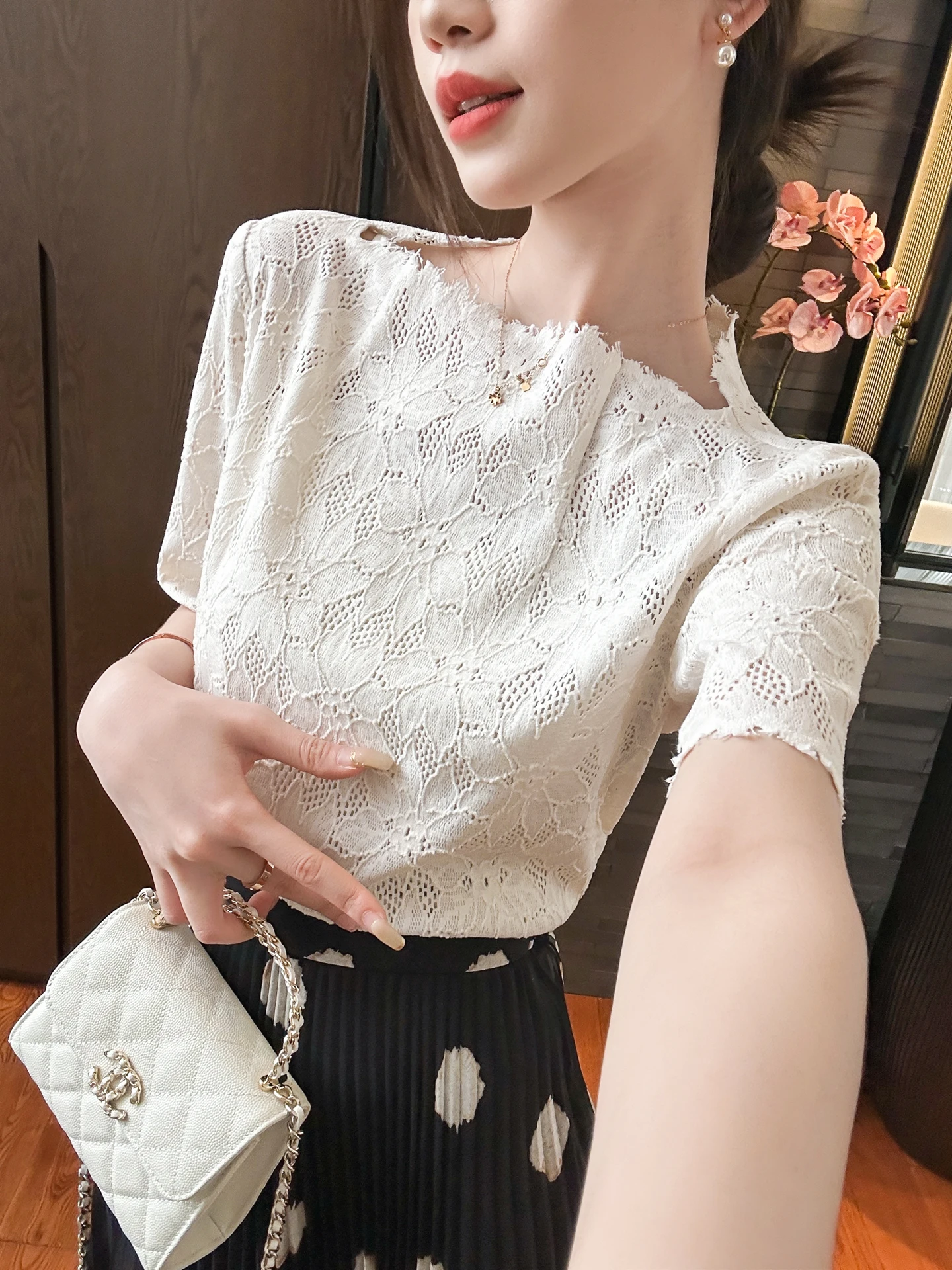 

Ele Simplified round Ne Lace Top Artistic mat Faionable Women's T-irt Summer ort Sve Color