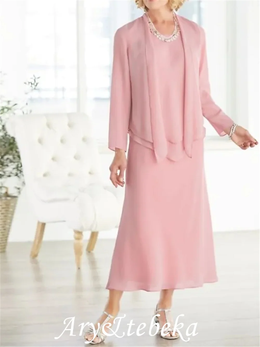 A-Line Mother of the Bride Dress Plus Size Elegant Jewel Neck Ankle Length Chiffon Long Sleeve with Pleats 2022