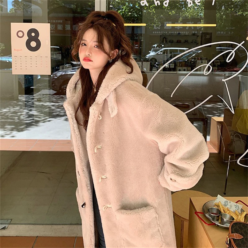 Winter Luxury Women's Thermal Coat High Quality Imported Cashmere Shearling Coat Hooded Design To Prevent Cold Fur Coat