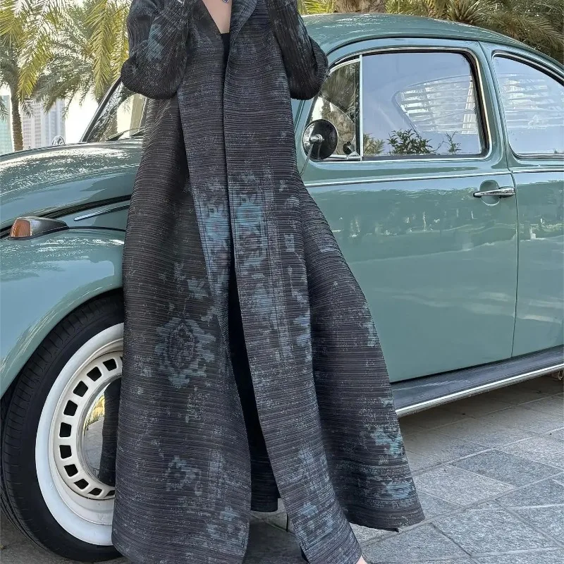 Saudi Ethnic Style 2024 New Women's Abaya Printed Pleated Long Cape Robe, Miyake Women's Large Lapel Tie Split Dresses