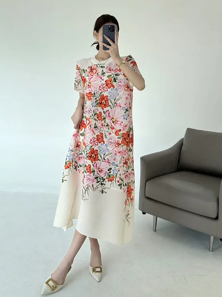 

Loose Elastic Round Neck Pleated Fashion Casual Dresses Holiday Style Printed Short Sleeve Women's Miyake 2025 New Summer