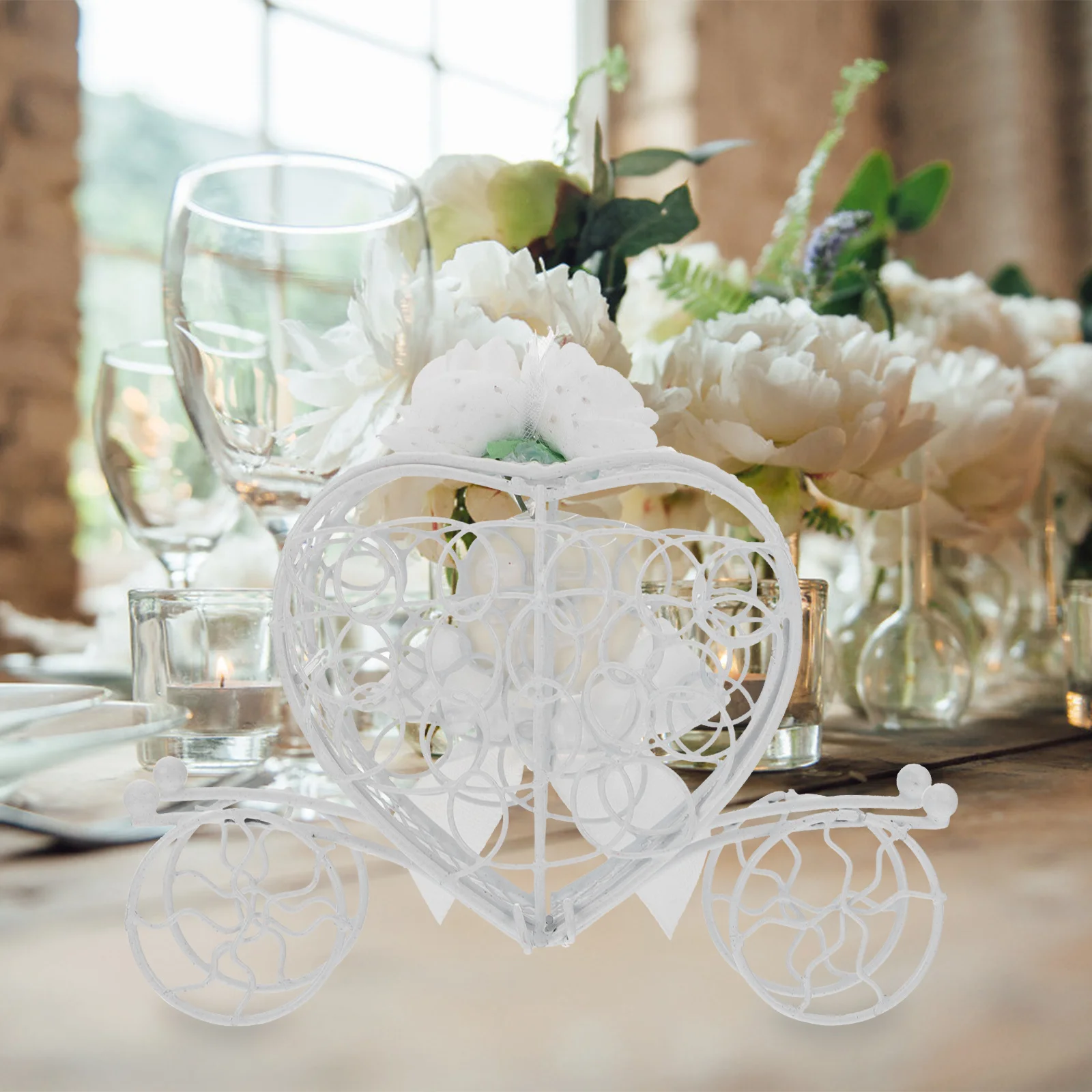 

2Pcs Candy Box Elegant White Carriage Style Metal Candy Container Wedding Party Favor Gift with Ribbon Treat Box