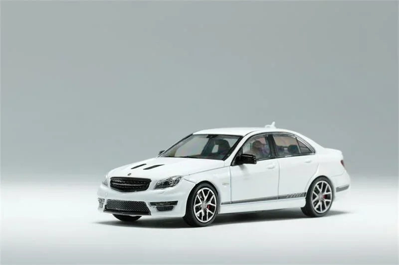 

Модель литая автомобиля King 1:64 C63 W204 507