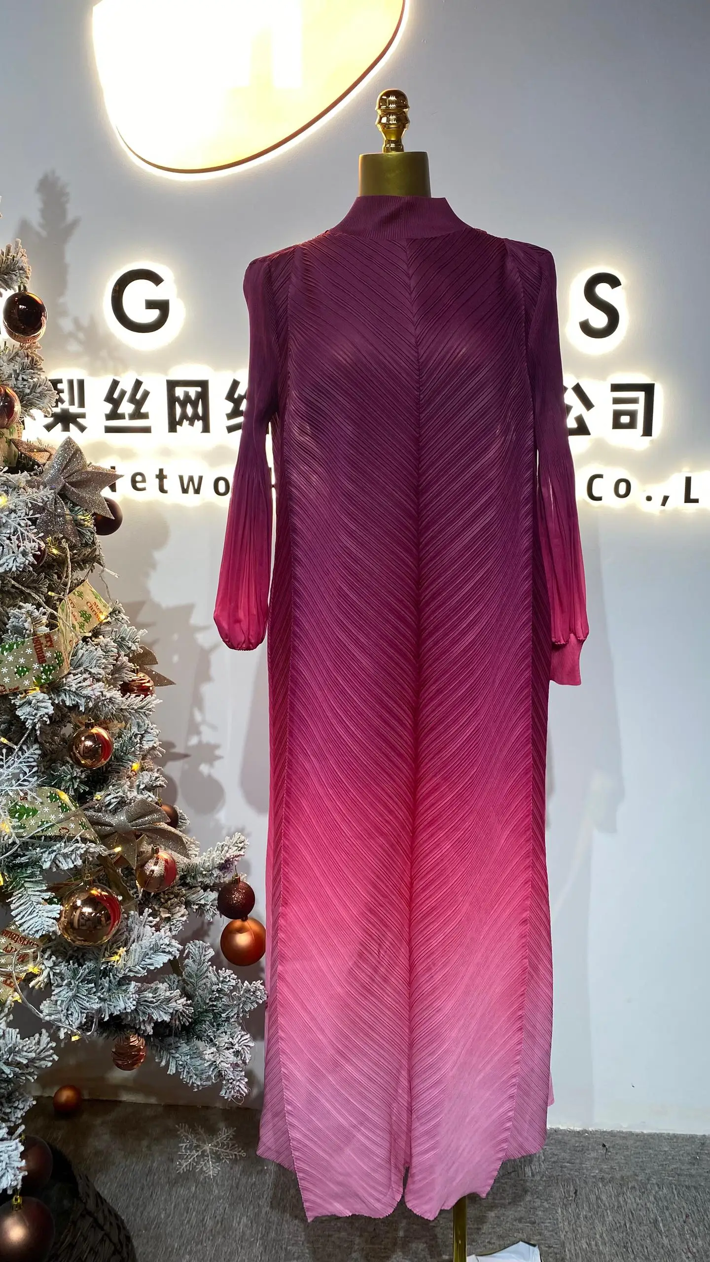 

Осенняя женская элегантная плиссированная юбка из атласа с цветочным принтом и градиентом цвета, модная большие размеры с кисточками-GZMM001