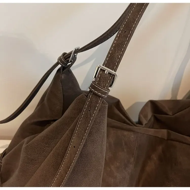 CEEKAY Damen Hobo-Tasche, dunkelbraun, Wildleder-Textur, große Schulterhandtasche, seitliches Schnallendetail, Reißverschluss, für den täglichen Pendelverkehr, lässig – Detail 31