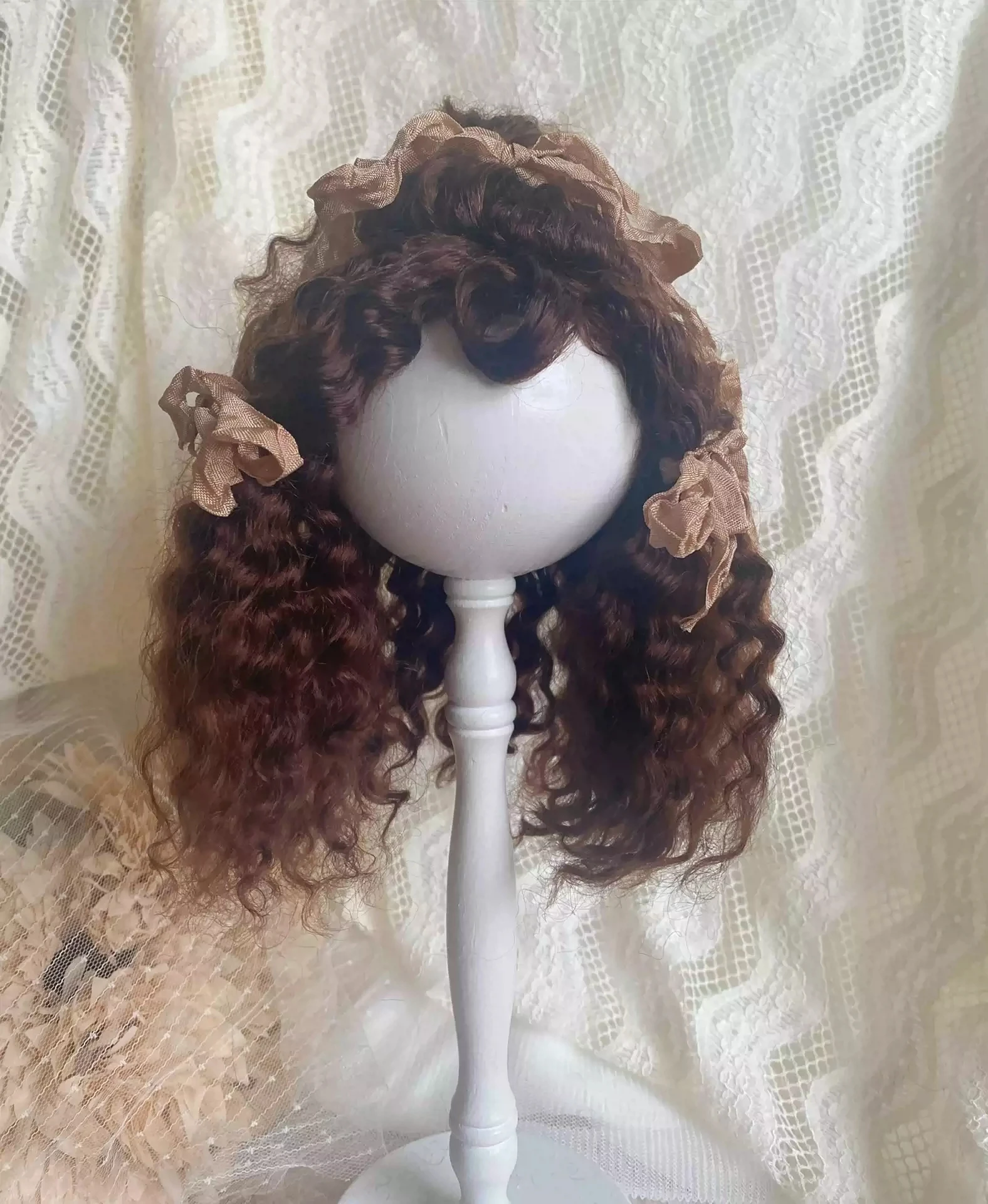 

Dula Doll Wigs for Blythe Qbaby Mohair Small brown curls 9-10 inch head circumstance