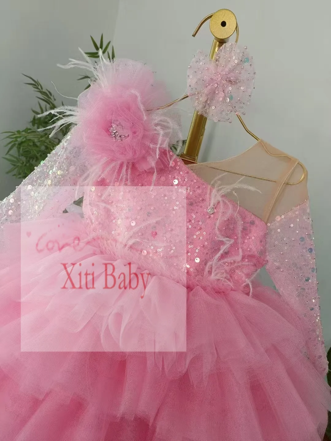 Luxury feather children's cloth Baby's first birthday party dress Flower child wedding dress Girls carnival performance clothes