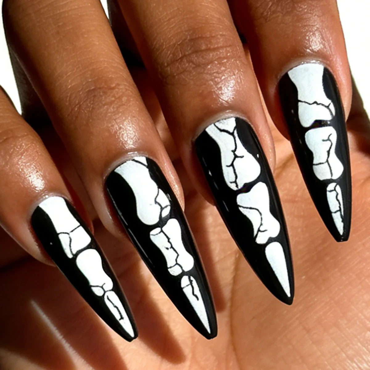 24 Stück ABS Press-On Nägel, lange Stiletto-Nägel, schwarz-weiß, Skelett-Crackle-Design, künstliche Nägel, Halloween, wiederverwendbare falsche Nägel für Damen