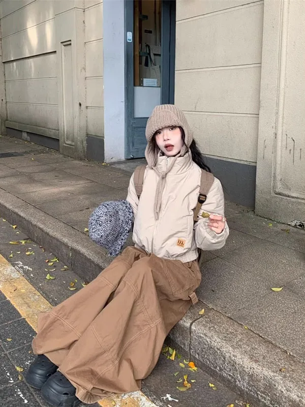 

Новая женская зимняя укороченная хлопковая куртка в американском ретро-стиле с воротником-стойкой, свободного кроя, стройнящая, однотонная, на молнии, для повседневной носки