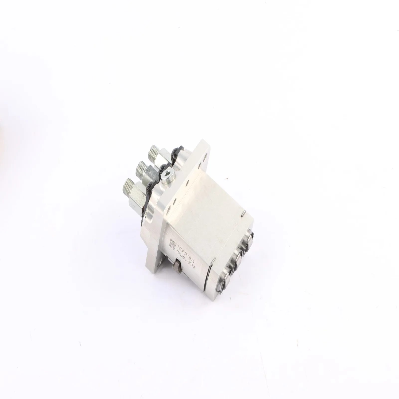 

1PC Fuel Injection Pump 16032-51010 16032-51013 For Kubota D905 D1005 D1105 D1305 Engines