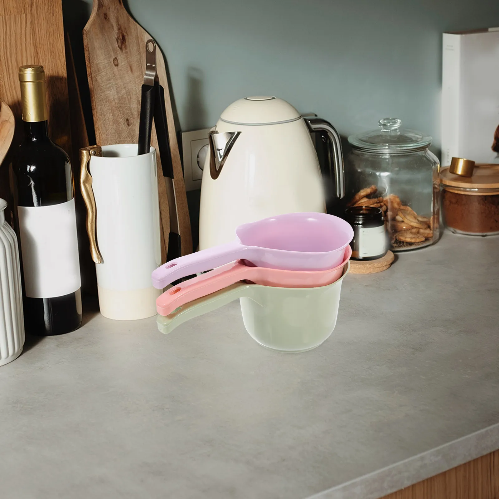 

3Pcs Plastic Water Scoop Water Ladle Bailer Long Handle for Kitchen Bathroom Bath Hair Washing Fruit Rinsing Home