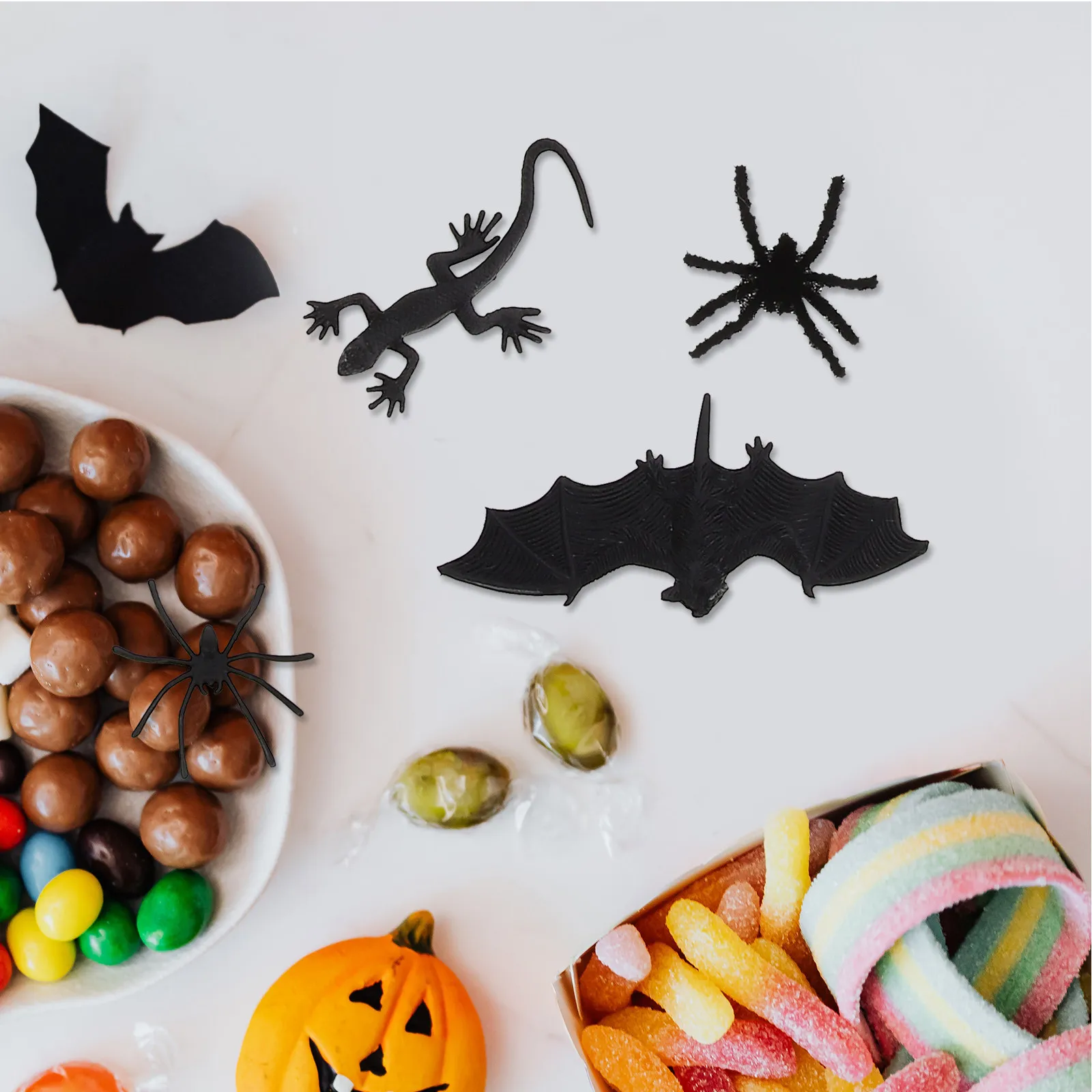 

Набор из 44 пластиковых насекомых для розыгрышей на Хэллоуин: ассорти из жуков, пауков, скорпионов, летучих мышей, реквизит для вечеринок