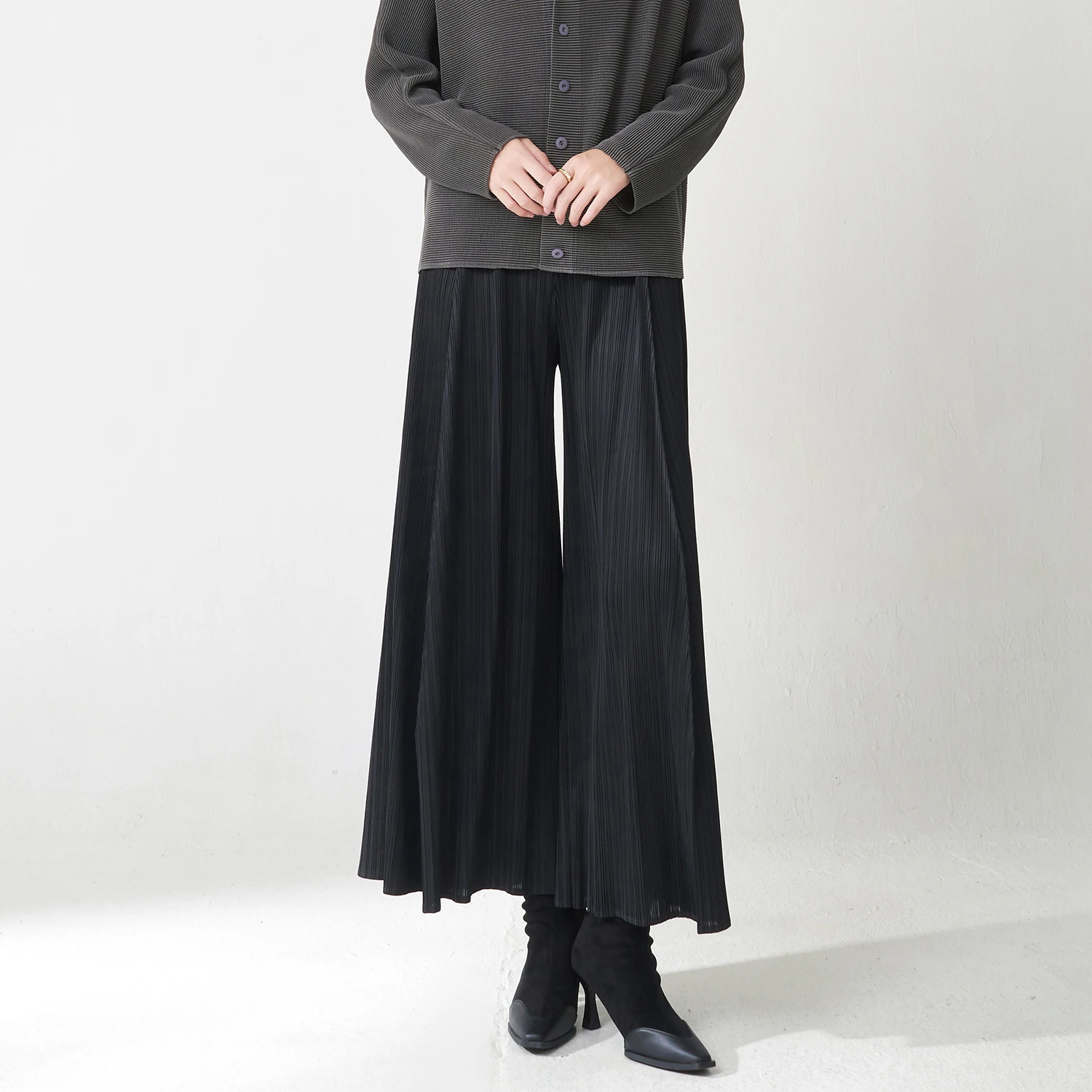 Latest Design Women's Trousers Design Sense Stretch Loose Casual Pants Miyake Pleated Pants Polyester Fabric Wide Leg Pants