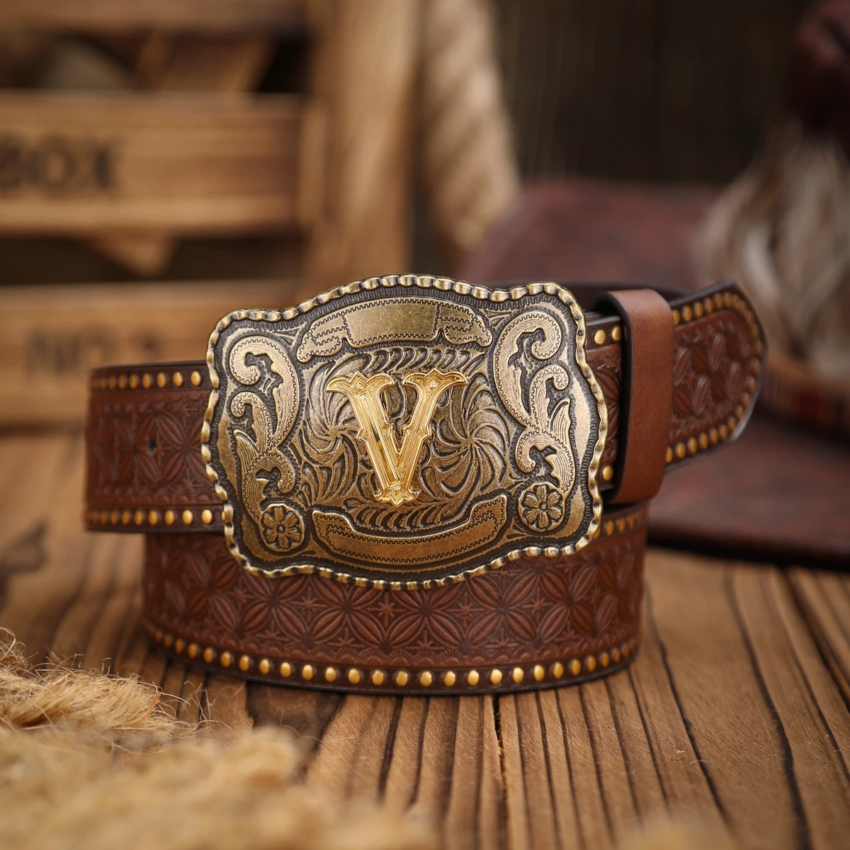 Ein Gürtel aus PU-Leder im Western-Stil für Damen und Herren, ein klassischer und lässiger Retro-Gürtel. – Detail 2