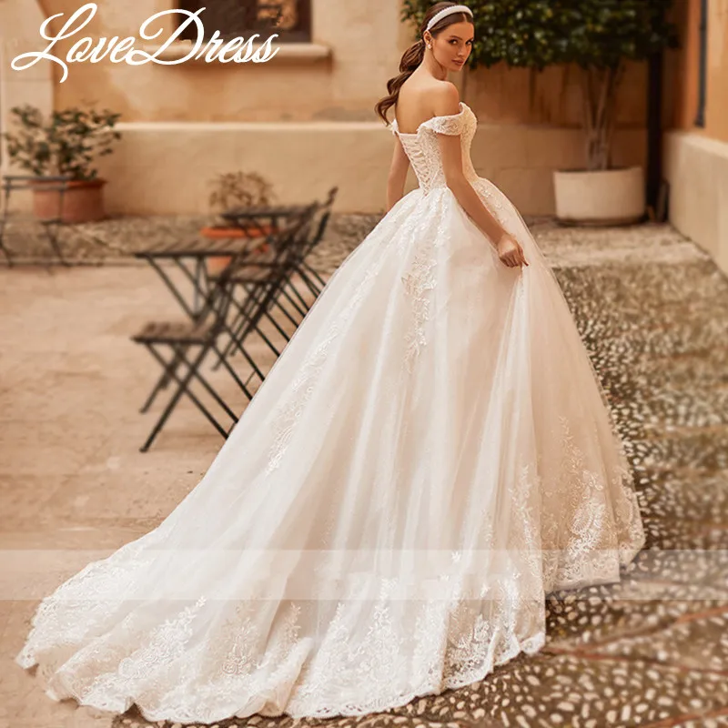 Lovedress ภาพที่แท้จริงรักชุดแต่งงานเปิดไหล่ลูกไม้ขึ้น appliques เจ้าสาวชุดไปงานเต้นรำศาลรถไฟ vestido de noiva