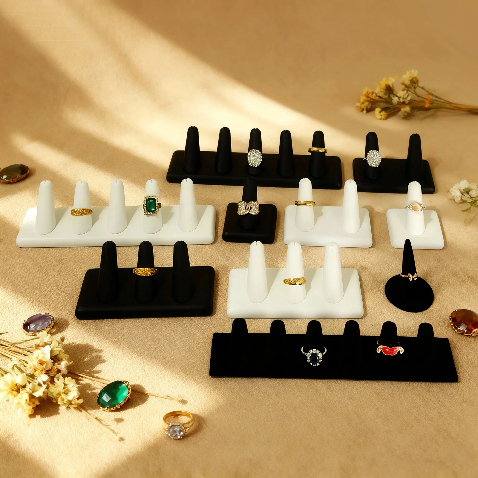 Présentoir de bagues en cuir PU blanc et noir, présentoir de bagues en forme de doigt pour bijoux, présentoir de comptoir pour mariages et anniversaires