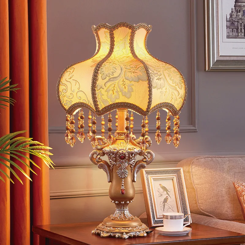 

48*44*41cm European Resin Princess Petal Lamp with Crystal Pendant Table Lamp for Living Room Decoration Bedroom Bedside Lamp