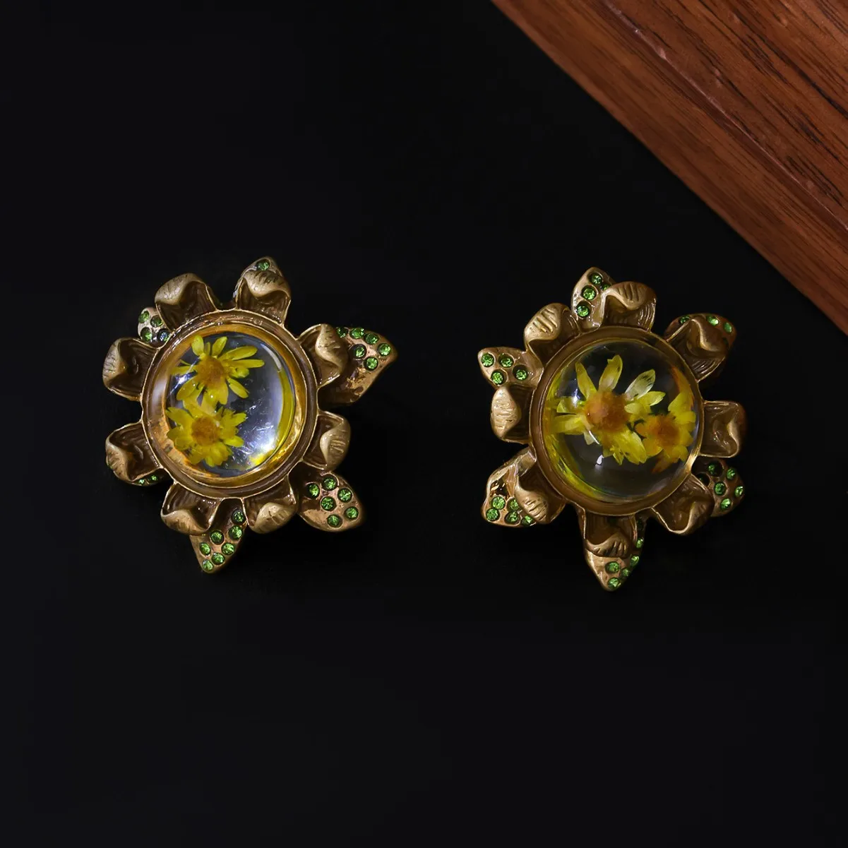European sunflower resin earrings simple holiday vintage ear stud enamel painted flower earrings