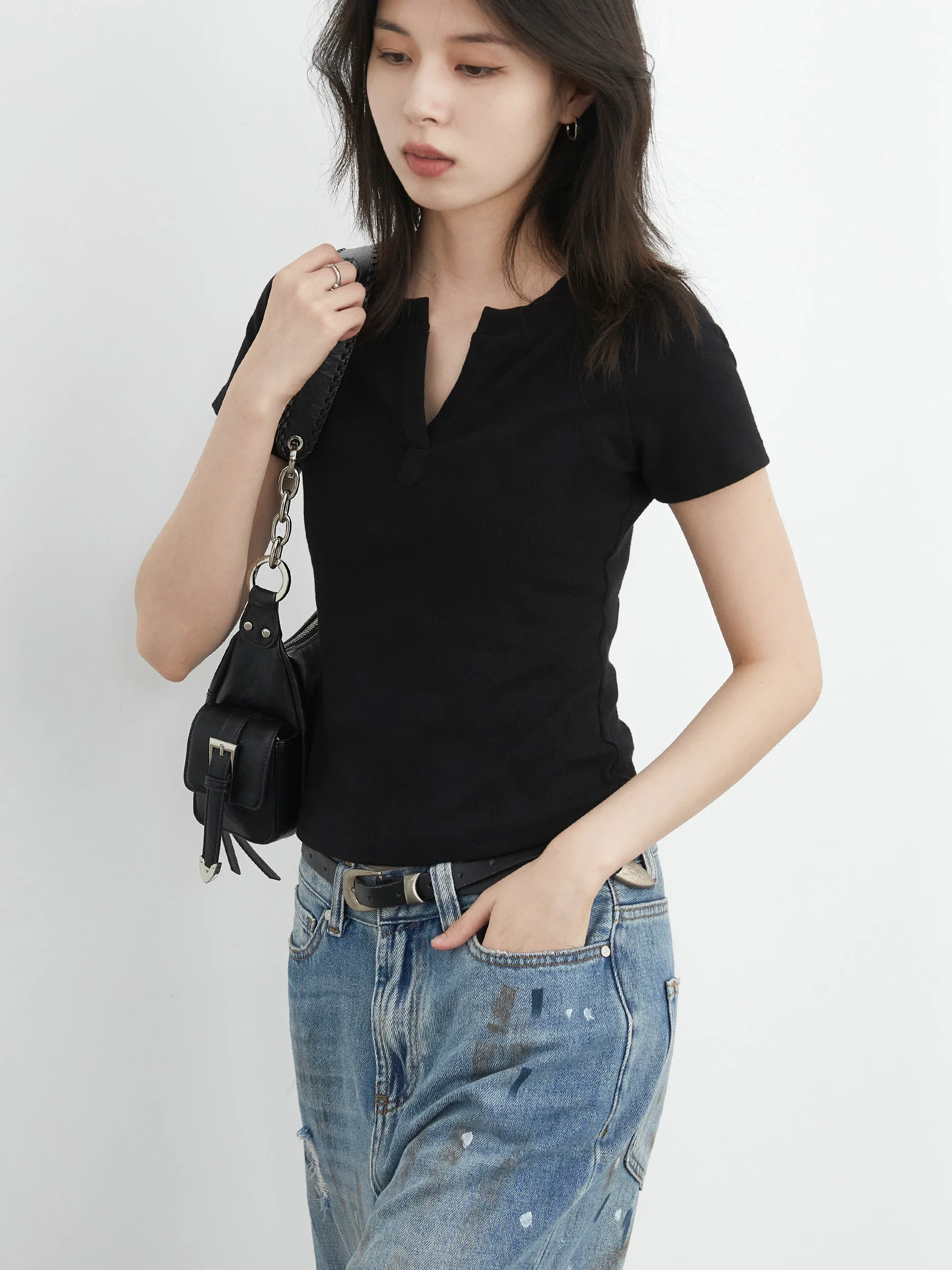 CHIC VEN Women T-Shirts Korean Causal Solid V-Neck Short Sleeve Slim Knitted Tees Female Black Tops Spring Summer New 2025