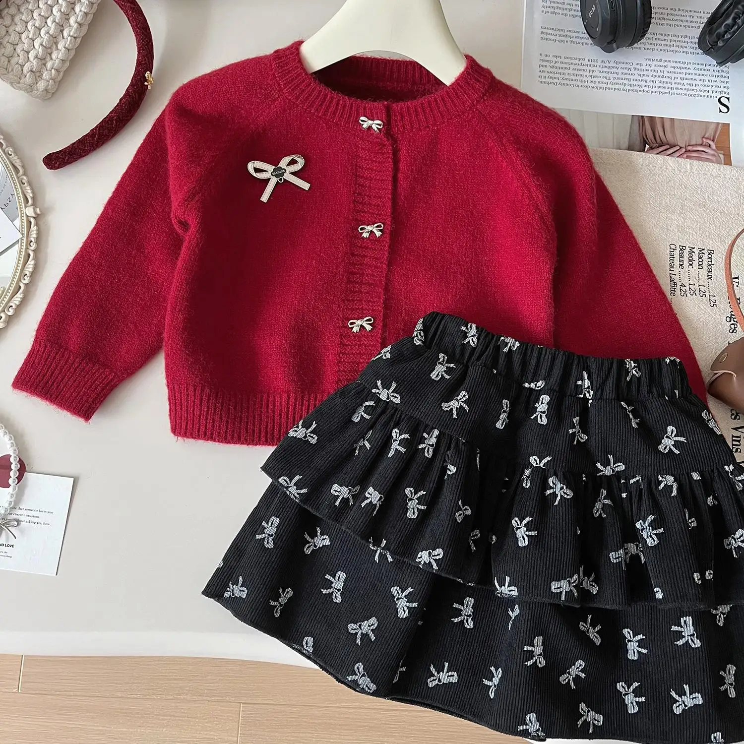 

2026 Spring Autumn New Girls' Knitted Set Red Sweater Cardigan Coat Children's Fashionable Bow Short Skirts 2Pieces Outfit