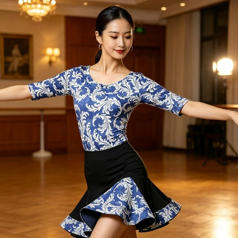 

Women's Latin Dance Top Printed Half Sleeve Square Neck Cha Cha Tango Samba Ballroom Practice Top Professional Modern Dancewear