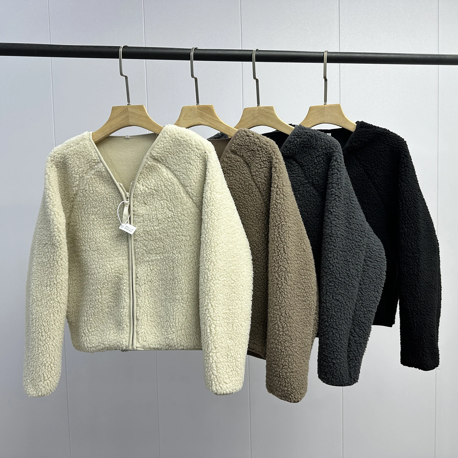 

Women's ort Jaet 2025 Autumn Winter V-ne Zipper Warm Fce Outerwear Cact Size Lamb Velvet Coat Fem Outerwear