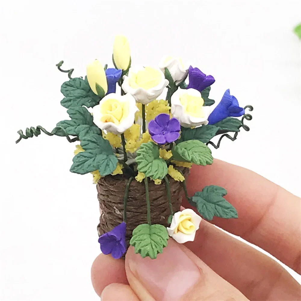 Accessori in miniatura per casa delle bambole 1/12 Mini pianta in vaso Rosa gialla Modello di fiore di simulazione Giocattoli per la decorazione della casa delle bambole