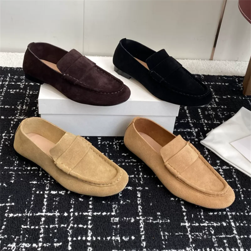 

The new loafers are made of suede calf leather. Leather lining. Genuine leather sole. Easily create a fashionable look. Exquisit