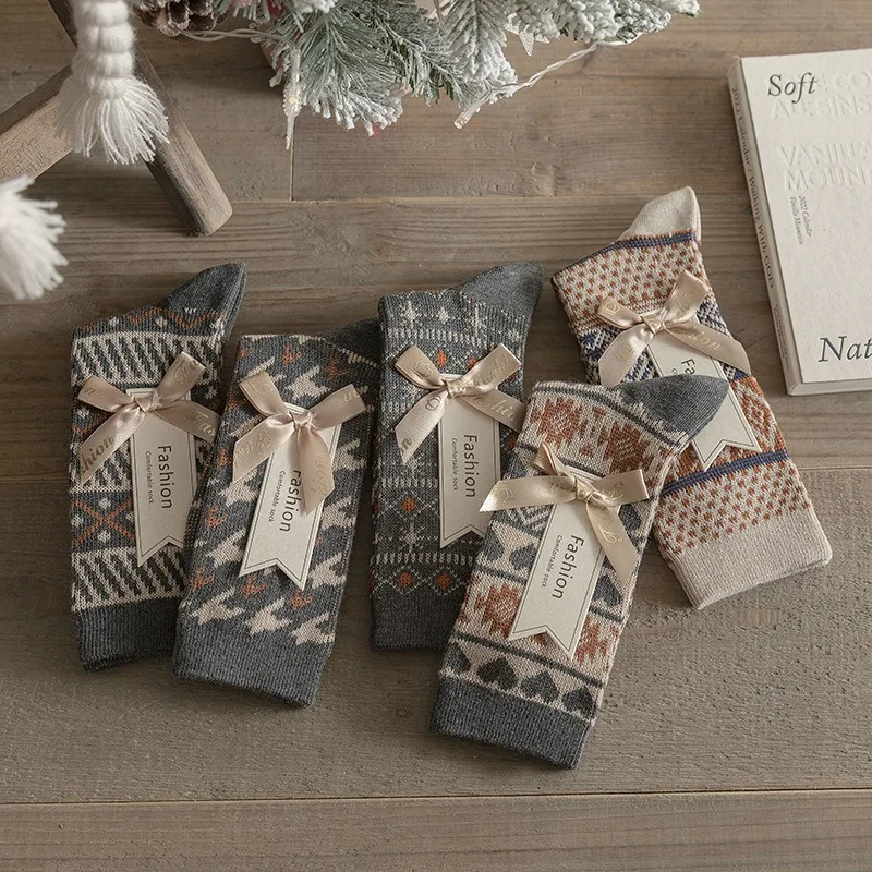 

Ethnic-Style Women's Knee-High Socks Women Mid-Calf Grip Socks Fall and Winter Warm Cotton Socks for Girls Calcetines Mujer