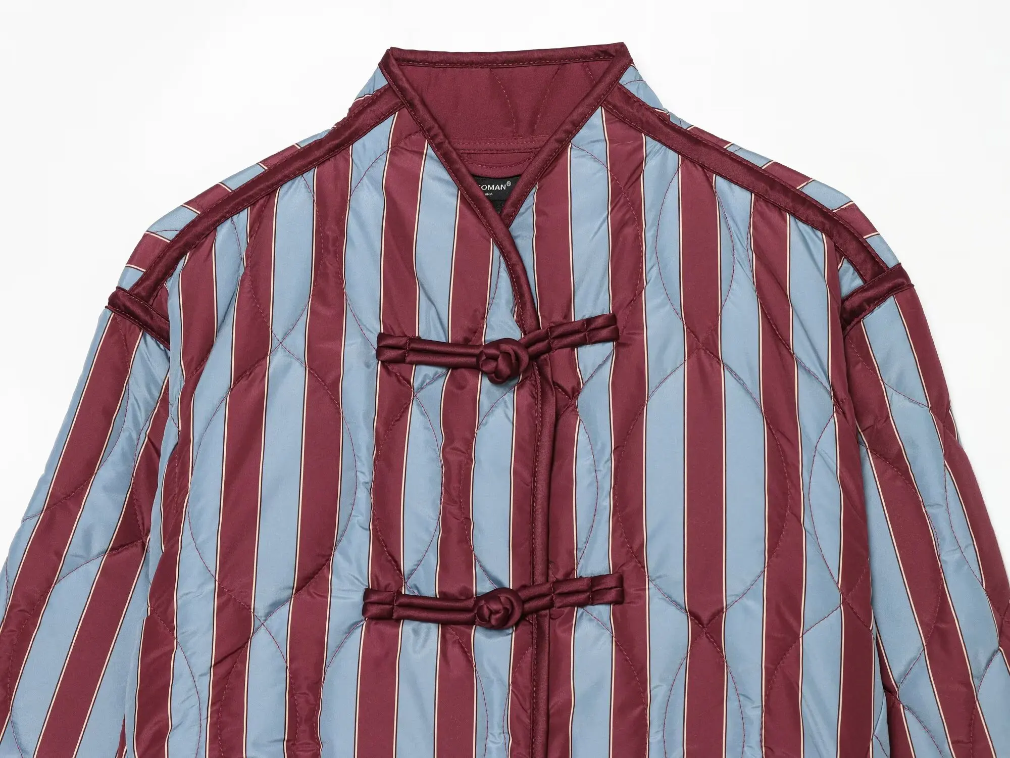 BSAY Herbst 2026 Damenmode Vielseitige Gestreifte Gesteppte Jacke mit Langen Ärmeln, Froschknöpfen und Stehkragen, Locker Geschnitten, Herbst-Oberbekleidung – Detail 8