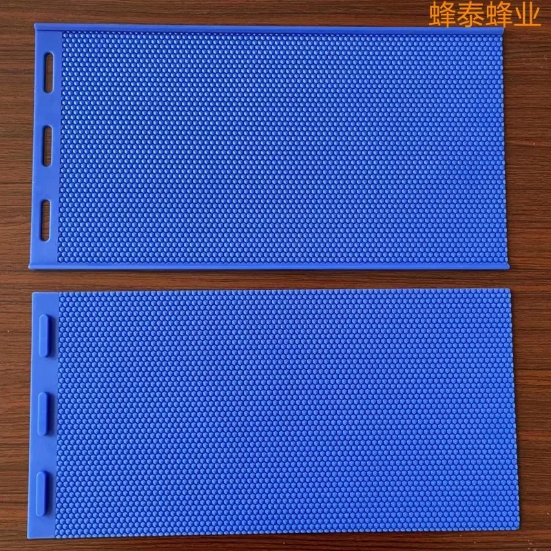 ADark Blue Silicone Nest Base Machine Manual Rubber Nest Base Pressing Sheet Beeswax Nest Base Sheet 2-Piece Beekeeping Tool