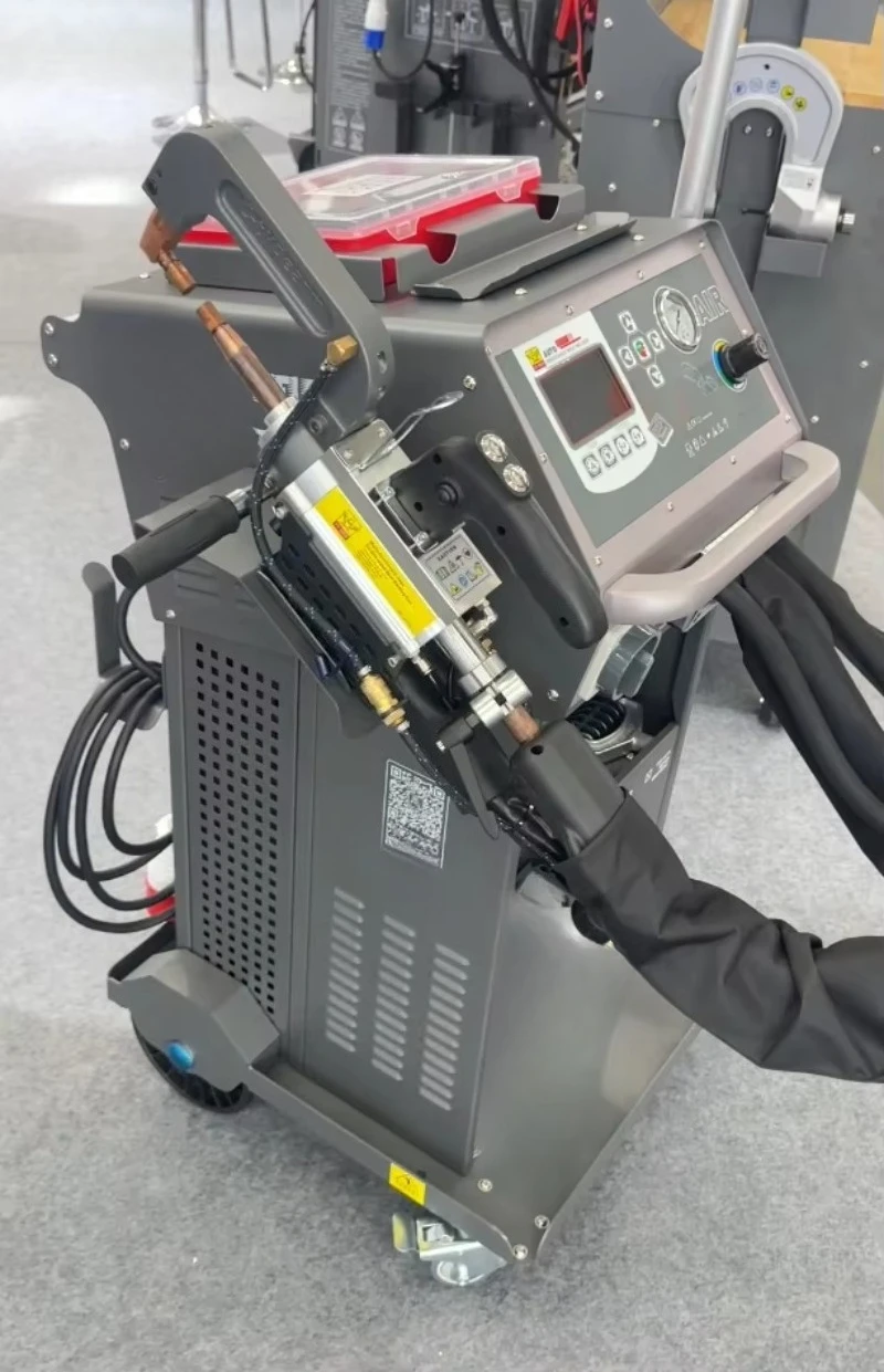 BAOHUA New Auto Repair Sheet Metal Repair Machine Digital Multi-function Water-cooled Resistance Spot Welding Machine
